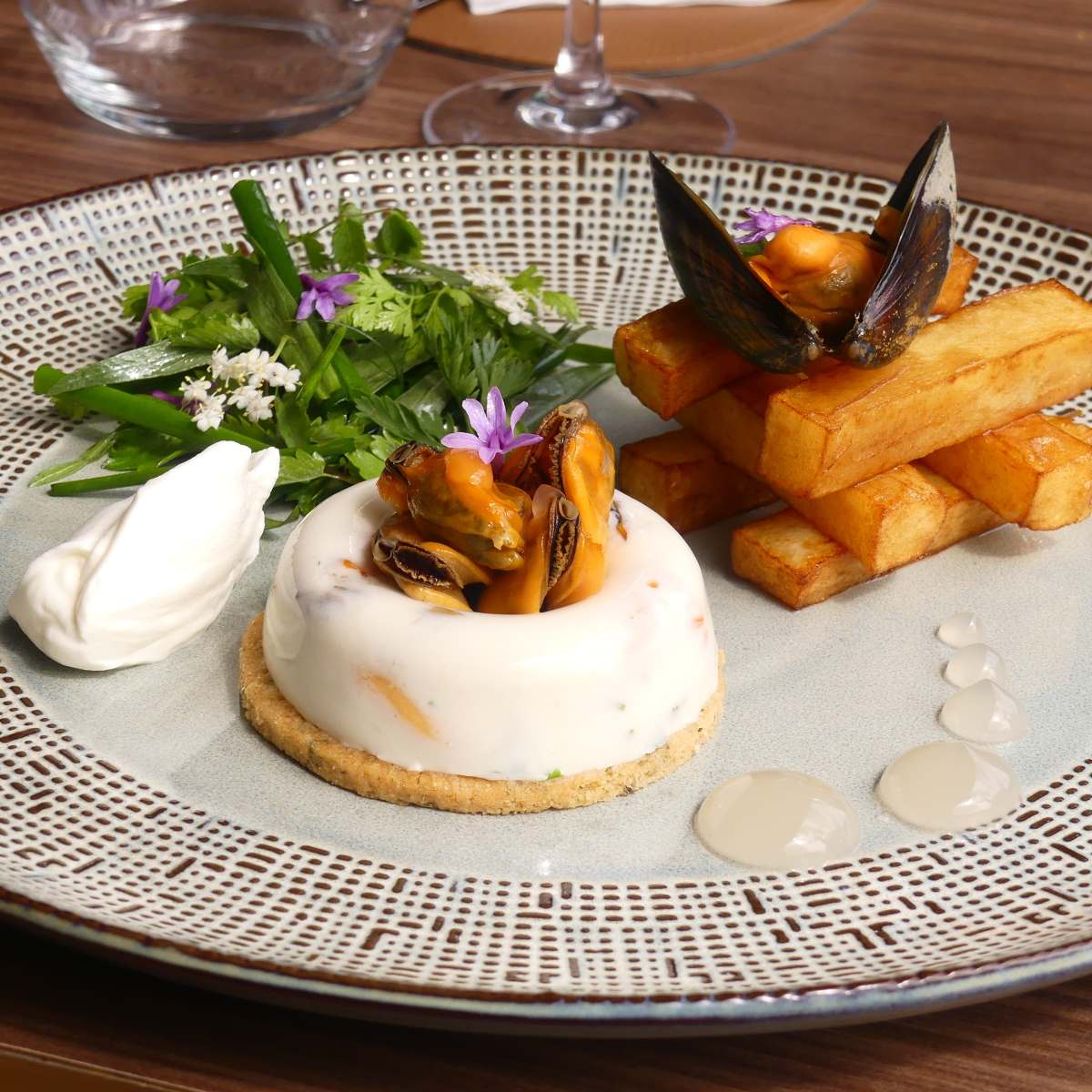Menu breton moules & frites revisité par la maison OBONO hôtel en bretagne
